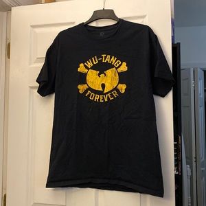 Fruit of the loom men’s t shirt in black. Used but in good condition. Size XL.